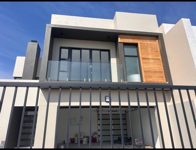 4 BEDROOM FREESTANDING FOR SALE IN SANDOWN